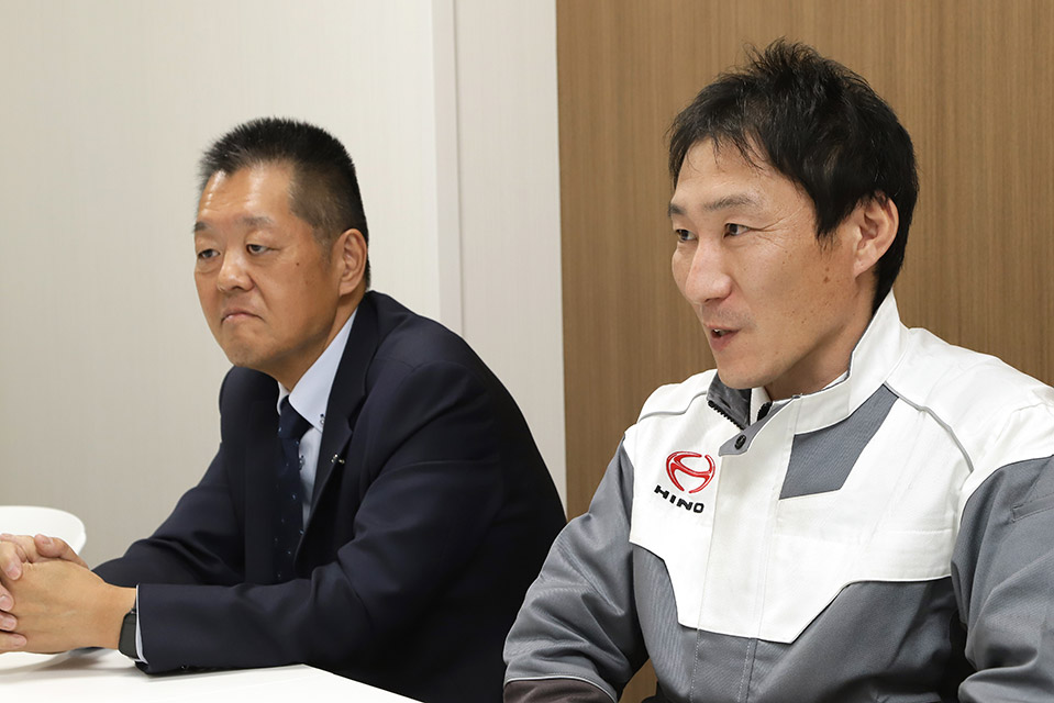 長野日野自動車（株）飯田支店 米山様（左）、宮下様（右）